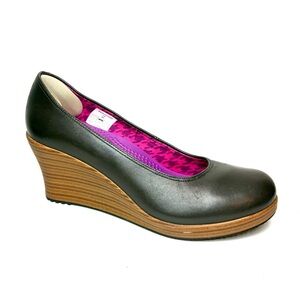 Crocs A-Leigh Closed Toe Wedge Heels | 9